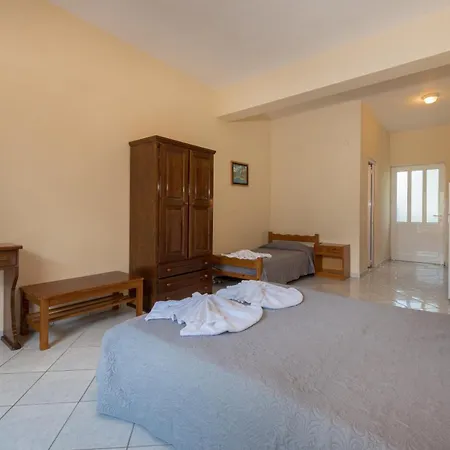 Pansion Mary מלון דירות 4*